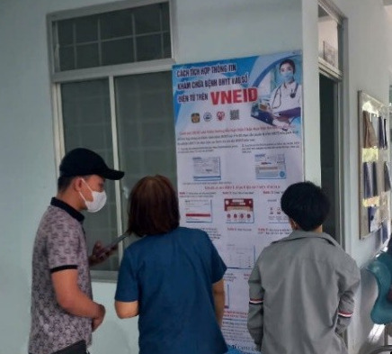 Trung tâm Y tế huyện Cam Lâm triển khai tích hợp thẻ bảo hiểm y tế và sổ sức khỏe điện tử trên VNeID 